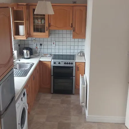 0ne Bed House On Private Road Apartment *