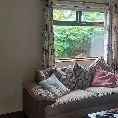 0ne Bed House On Private Road