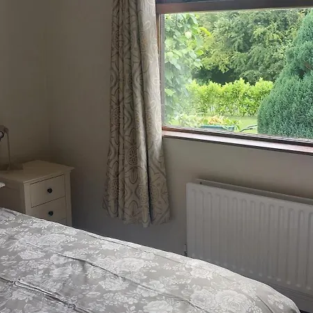 0ne Bed House On Private Road Апартаменты *