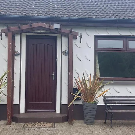 0ne Bed House On Private Road *