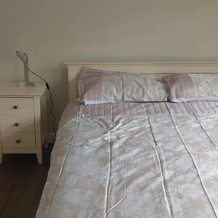 0ne Bed House On Private Road Апартаменты *